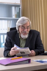 Mr Rolf Heuer